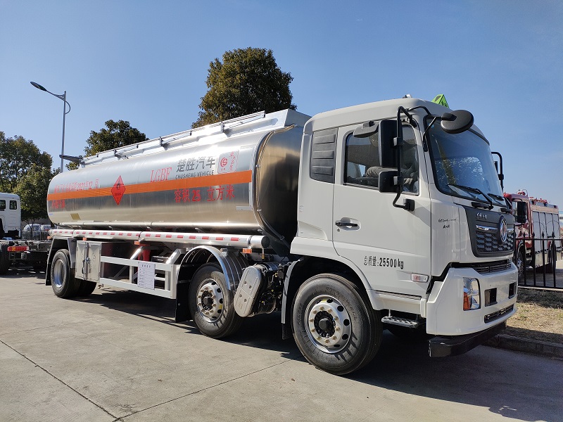 國(guó)六東風(fēng)天錦小三軸25立方米鋁合金油罐車(chē)