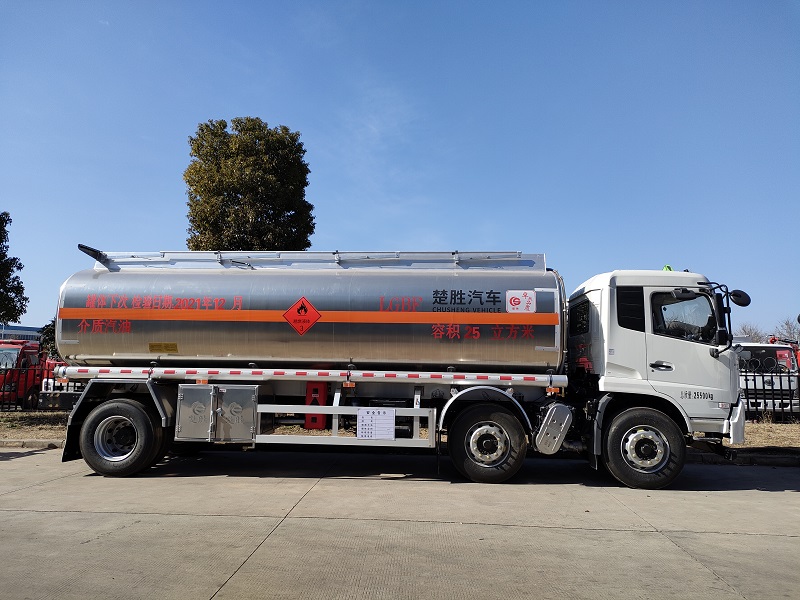 國(guó)六東風(fēng)天錦小三軸25立方米鋁合金油罐車(chē)