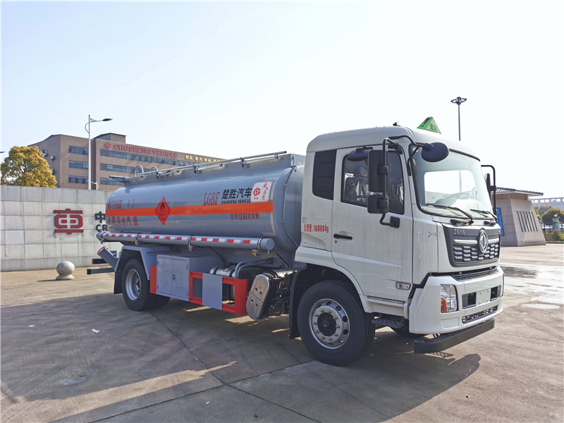 天錦單橋碳鋼柴汽油介質(zhì)油罐車(chē)