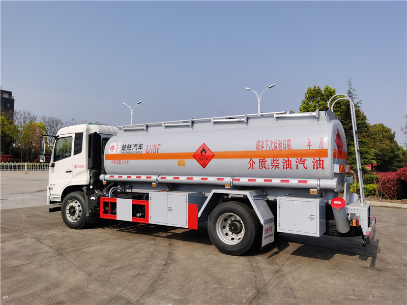 天錦單橋碳鋼柴汽油介質(zhì)油罐車(chē)