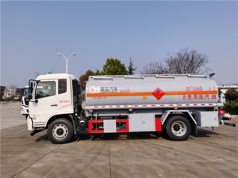 天錦單橋碳鋼柴汽油介質(zhì)油罐車(chē)