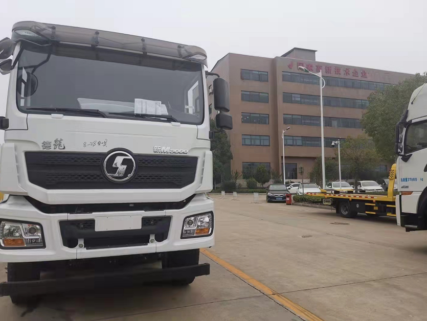 供液車